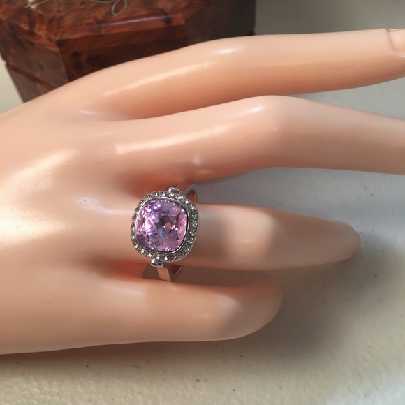 cushion cut Violet Ring - Picture 4 of 6